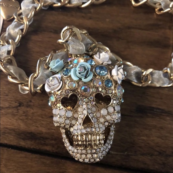 ❌❌SOLD❌❌ Johnson Rhinestone Skull Necklace Ribbon - Picture 3 of 6